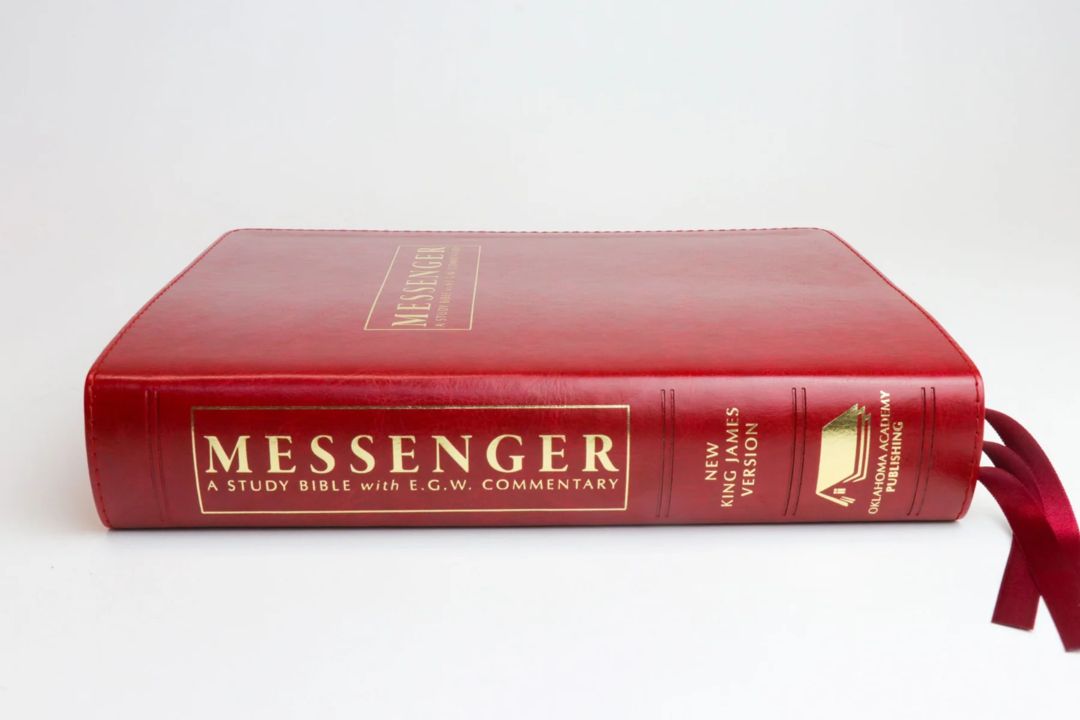 Oklahoma Academy Publishing-Bibel, Englisch, Messenger Study Bible, NKJV, Softleder Rot (Cherry Red)_2543036_